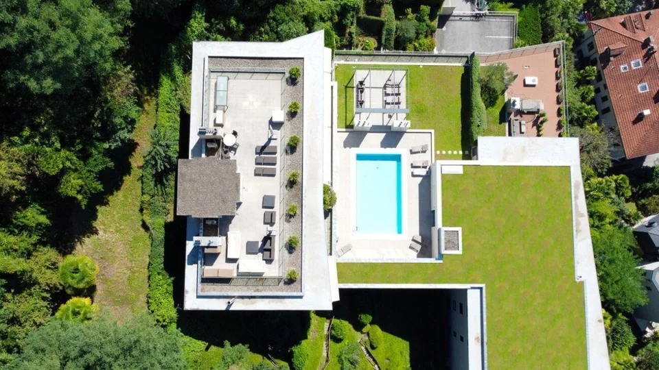 Luxury penthouse with private rooftop in Castagnola | Lussuoso atti...