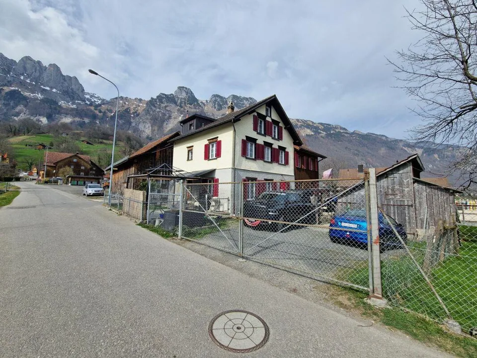 Zweifamilienhaus mit Baulandreserve, Kirchgass 13, 9468 Sax