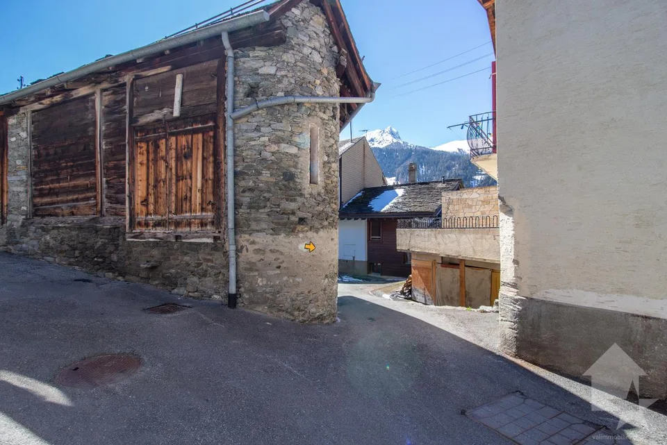 Authentique maison villageoise du 18ème avec espaces extérieurs