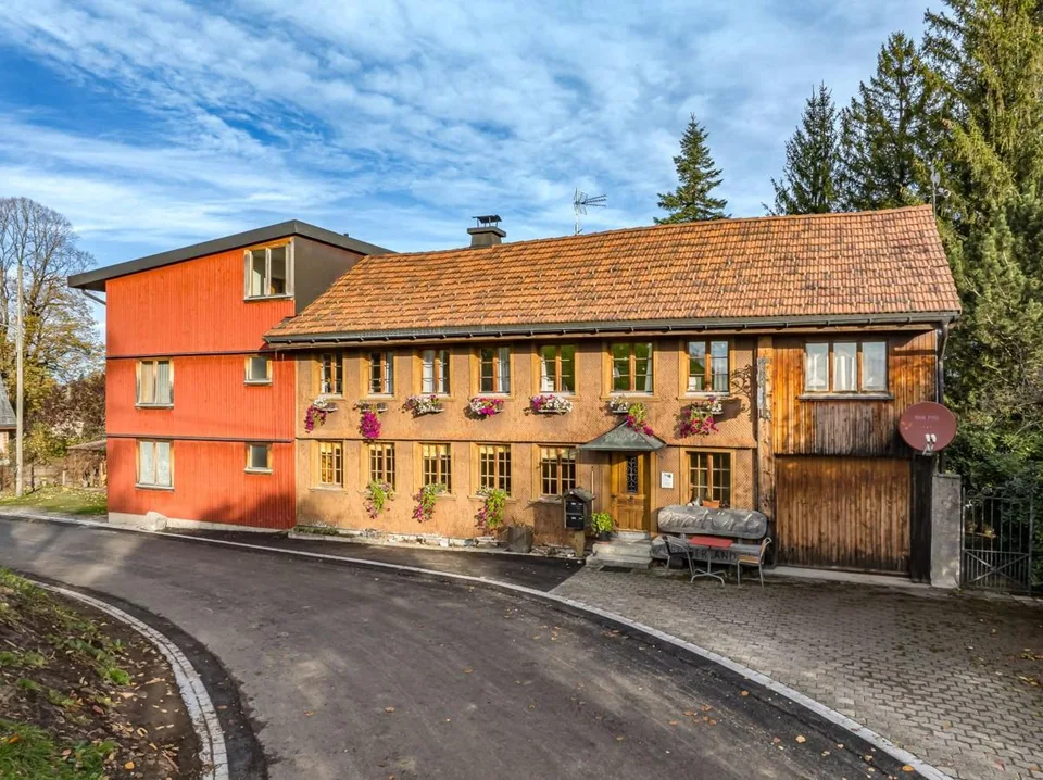 Mehrgenerationen- und Seminarhaus an idyllischer Lage!