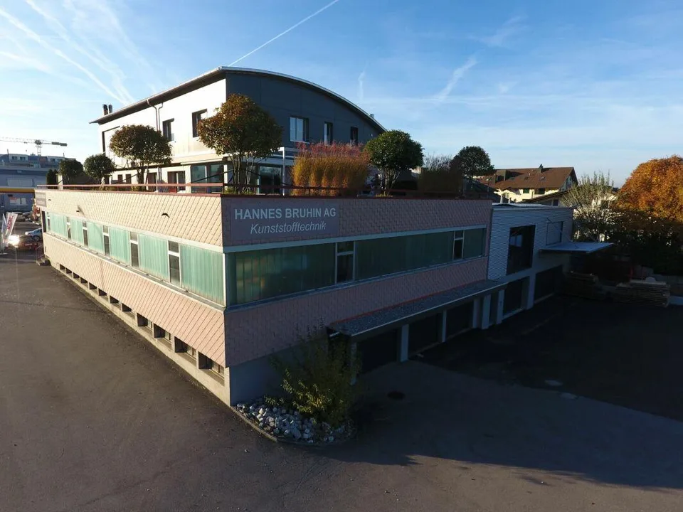 Fabrikationsgebäude mit Traumwohnung!