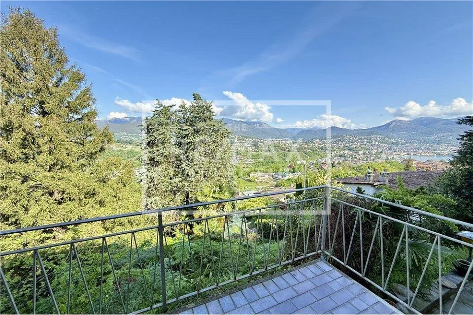 Grande terreno edificabile nel verde - Panorama mozzafiato!