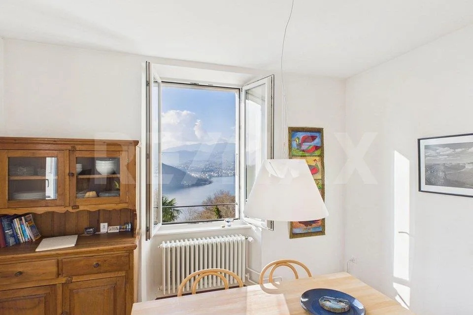 Ampio attico, splendida vista sul lago, giardino e a 25 minuti da L...