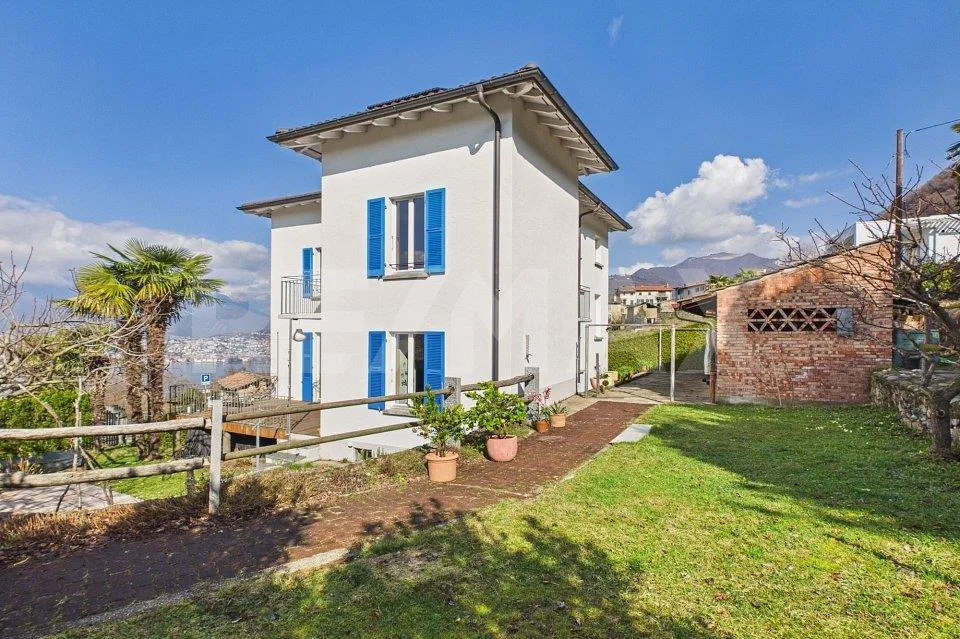 Ampio attico, splendida vista sul lago, giardino e a 25 minuti da L... – Foto 8 von 8