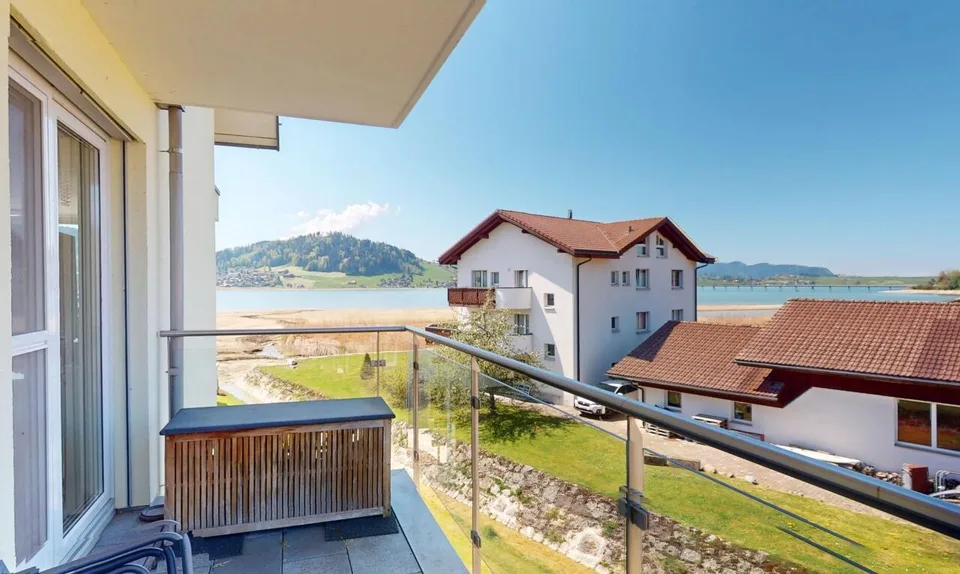 Living with a wide view of Sihlsee ? Peace, light, and panorama combined – photo 9 of 19