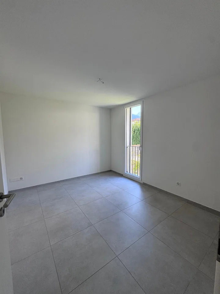 Vendesi appartamento di 4.5 locali con terrazza a Gorduno – photo 17 of 23