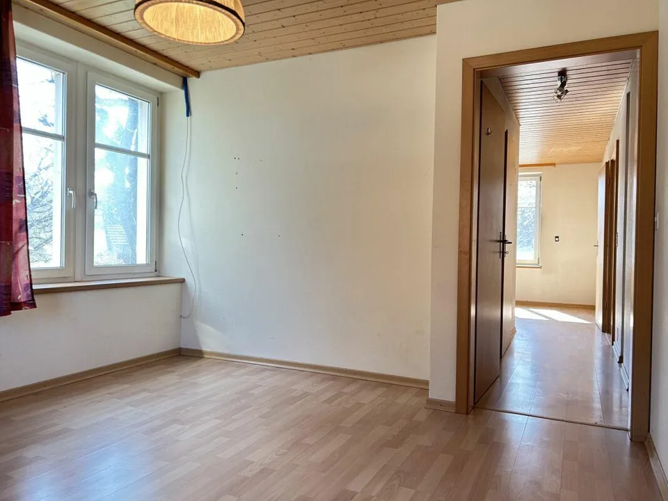 Zweifamilienhaus mit Scheune und Umschwung – Foto 6 von 21