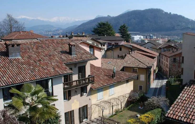 Moderno appartamento di 2.5 locali ad Agno/Moderne 2.5-Zimmer-Wohnu...