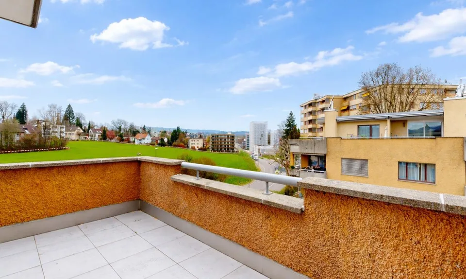 Attraktive 4.5-Zimmer-Attikawohnung mit sonnenverwöhnter Terrasse