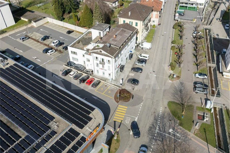 Edificio commerciale e residenziale con reddito stabile – Foto 9 von 13