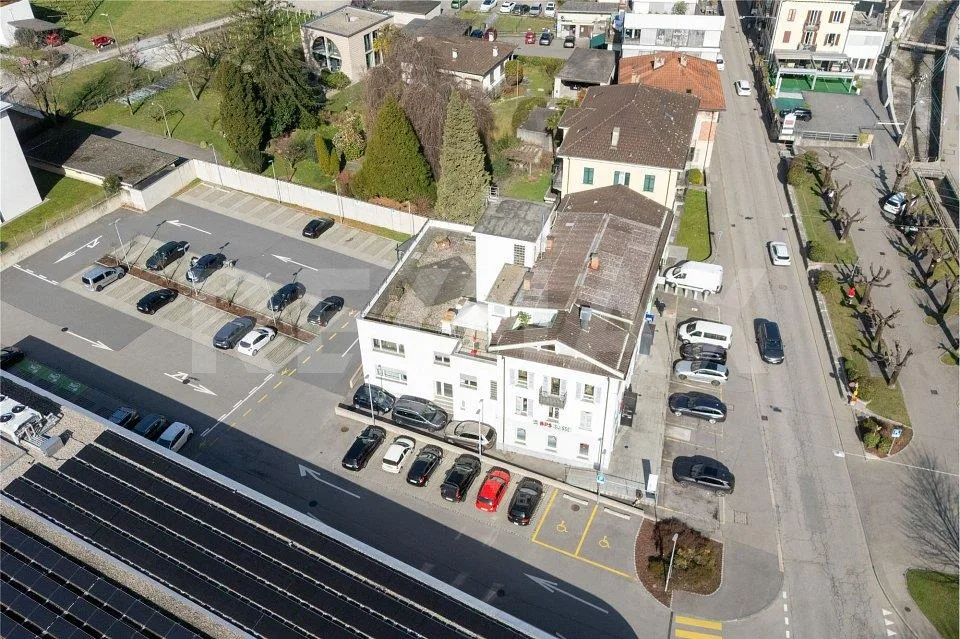 Edificio commerciale e residenziale con reddito stabile – Foto 8 von 13