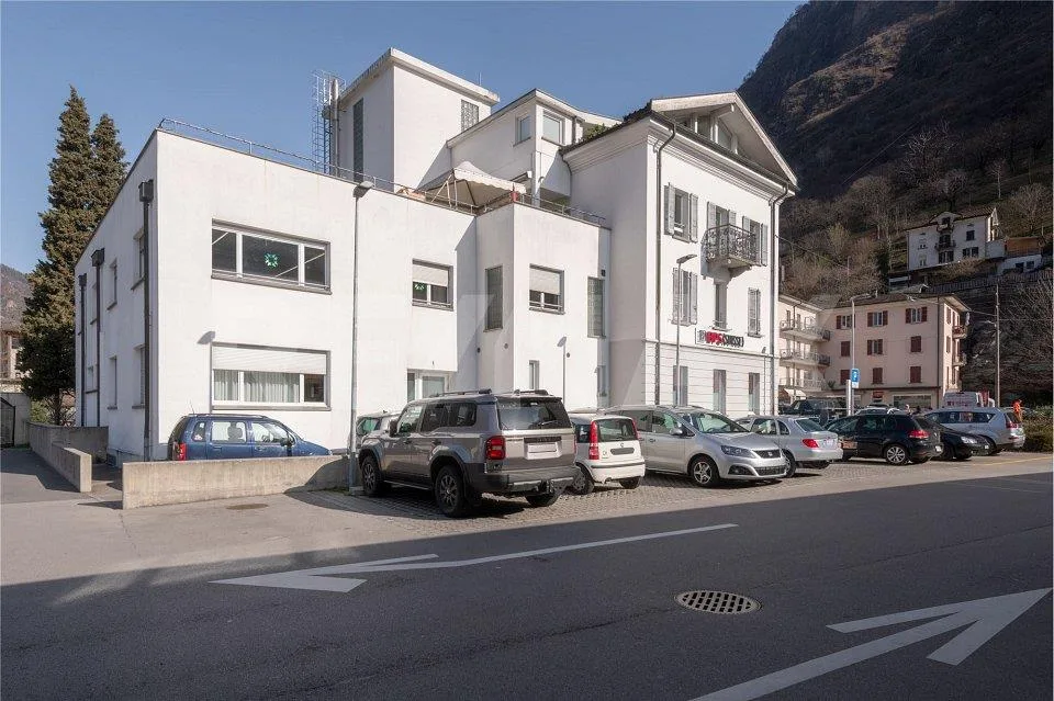 Edificio commerciale e residenziale con reddito stabile – Foto 7 von 13