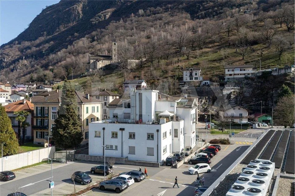 Edificio commerciale e residenziale con reddito stabile