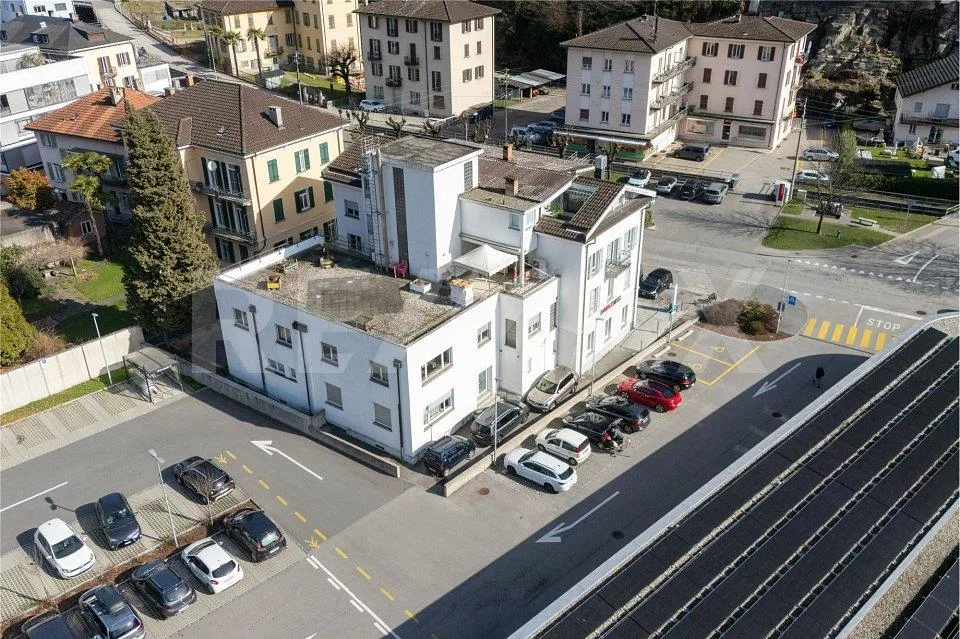 Edificio commerciale e residenziale con reddito stabile – Foto 12 von 13