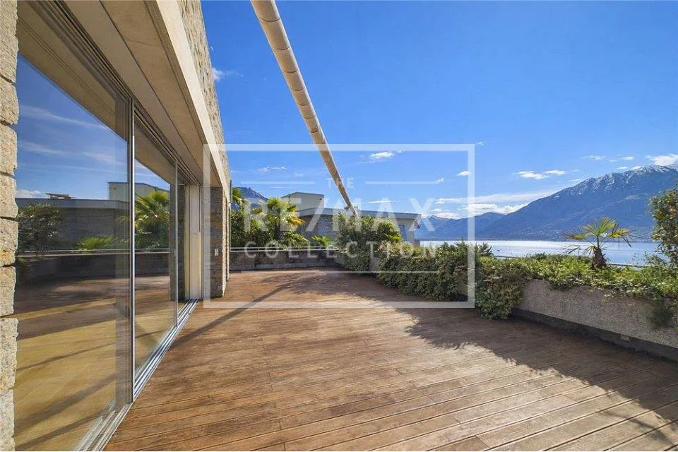 Appartamento elegante e raffinato con vista panoramica sul Lago Mag...