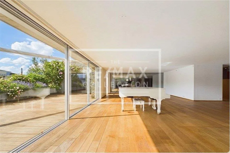 Appartamento elegante e raffinato con vista panoramica sul Lago Mag...