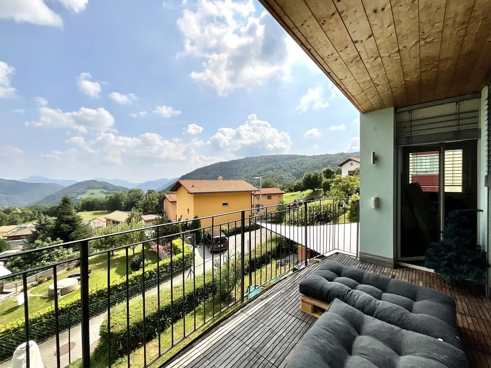 A 10 MIN DA CASLANO - VENDESI BELLA CASA NEL VERDE