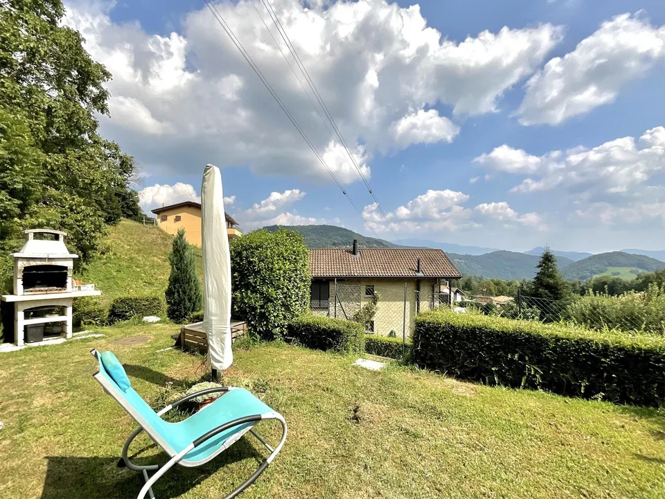 A 10 MIN DA CASLANO - VENDESI BELLA CASA NEL VERDE