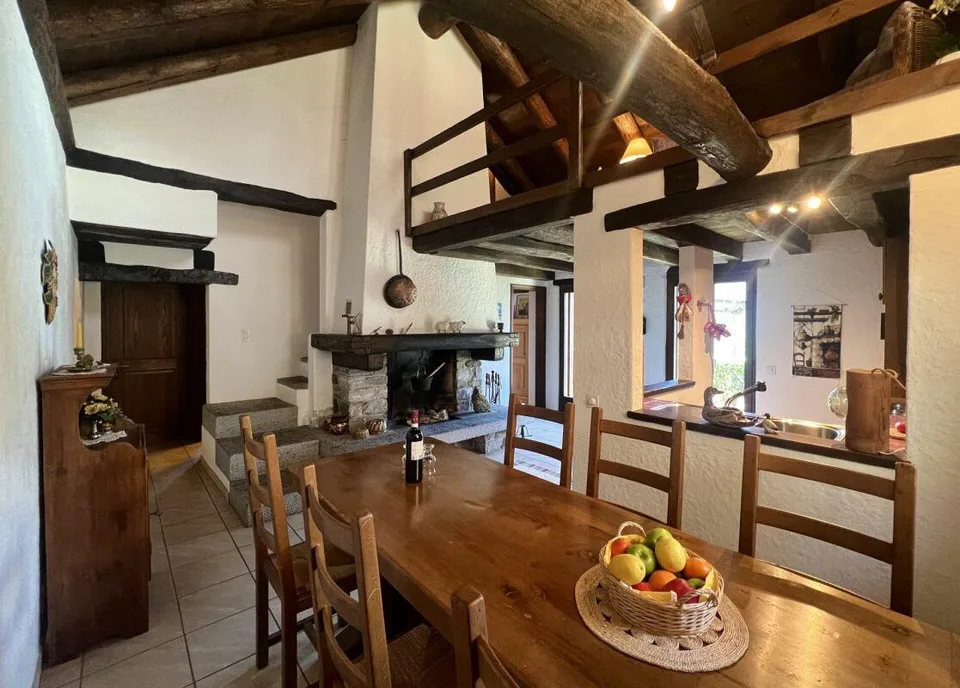 Charmantes Rustico mit grossem Grundstück und schöner Seesicht