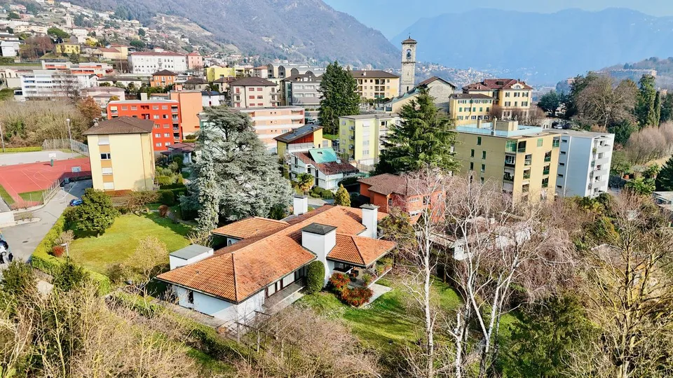Grande Terreno Edificabile a Vacallo con Vista Aperta sui Dintorni