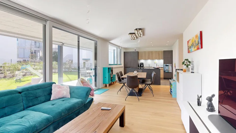 Moderne 4.5-Zimmer-Gartenwohnung mit Einstellhallenplatz
