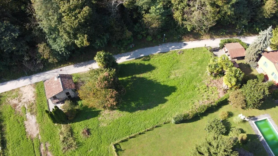 Terreno edificabile in pianura in location immersa nella natura