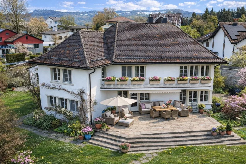 Landhausvilla mit Stil, Charakter und aussergewöhnlicher Baulandres...