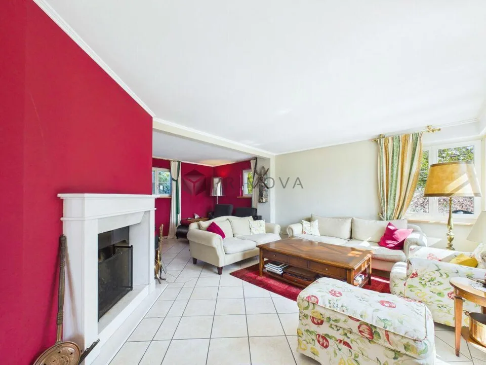 Landhausvilla mit Stil, Charakter und aussergewöhnlicher Baulandres...