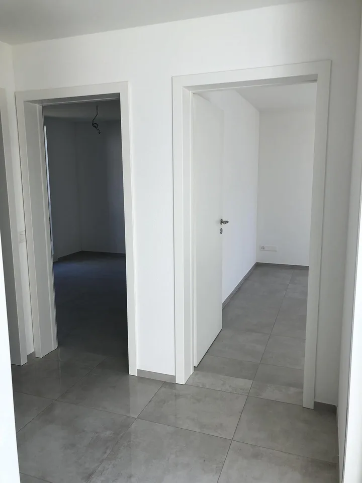 Vendesi appartamento di 4.5 locali con giardino a Gorduno – Foto 13 von 21