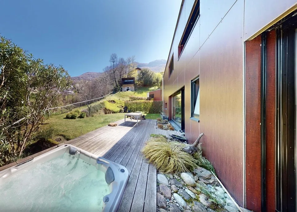 Moderne Garten-Oase – Stilvolles Wohnen nahe Lugano