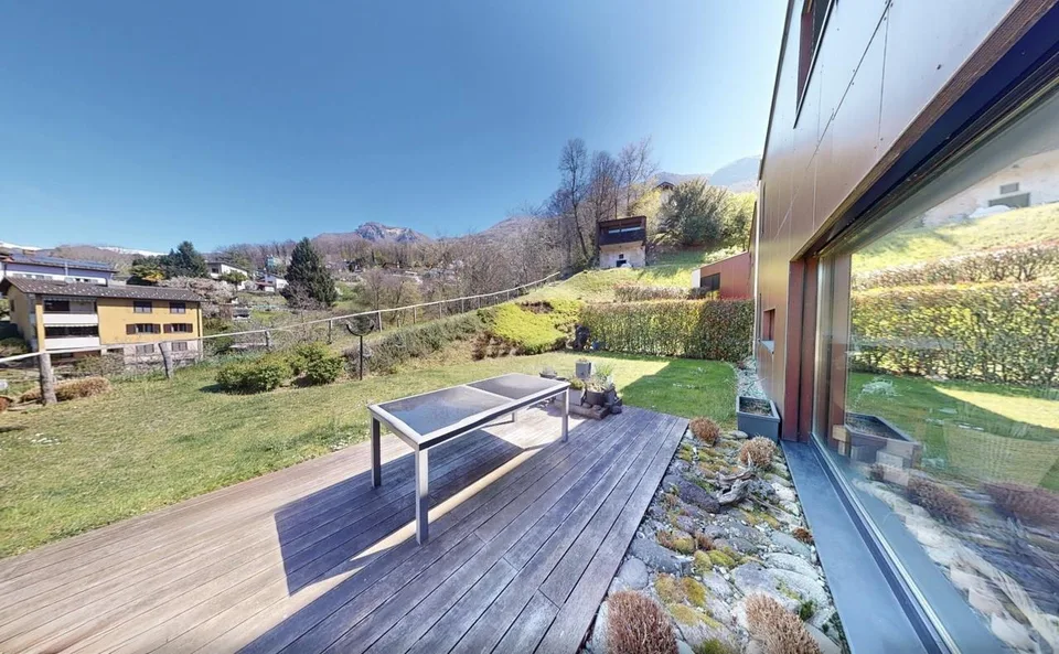 Moderne Garten-Oase – Stilvolles Wohnen nahe Lugano