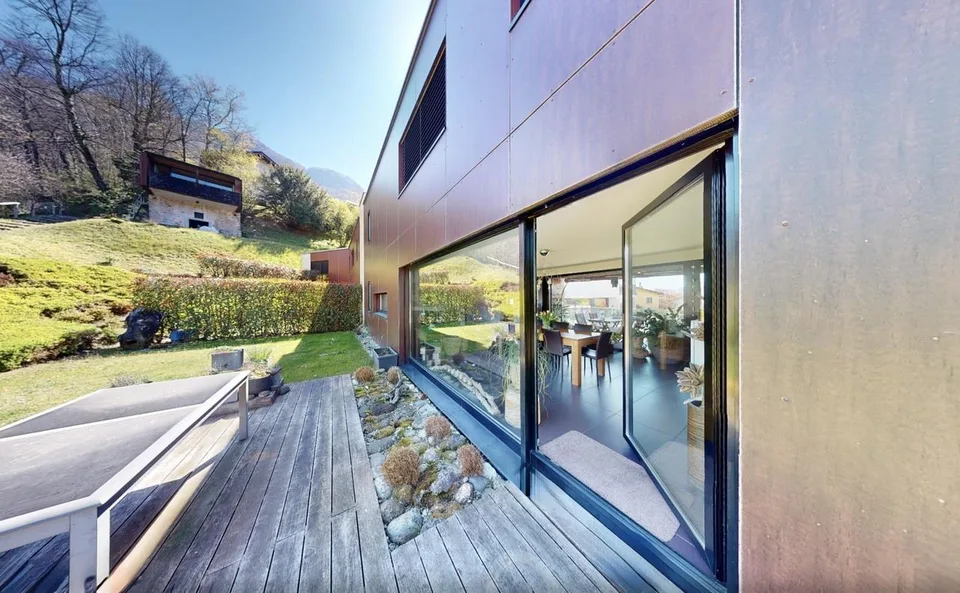 Moderne Garten-Oase – Stilvolles Wohnen nahe Lugano