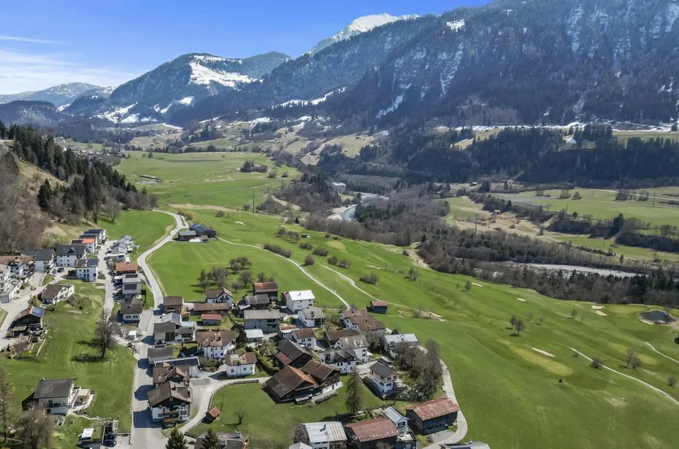 Der Hitze entfliehen – Zweitwohnsitz - 5.5 Zimmer EFH in Graubünden