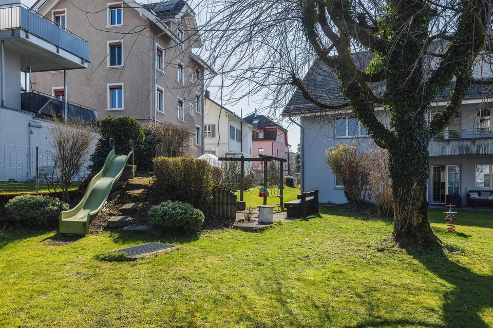 Charmante 3½-Zimmer-Dachgeschosswohnung mit Balkon & Tiefgarage – Foto 14 von 16