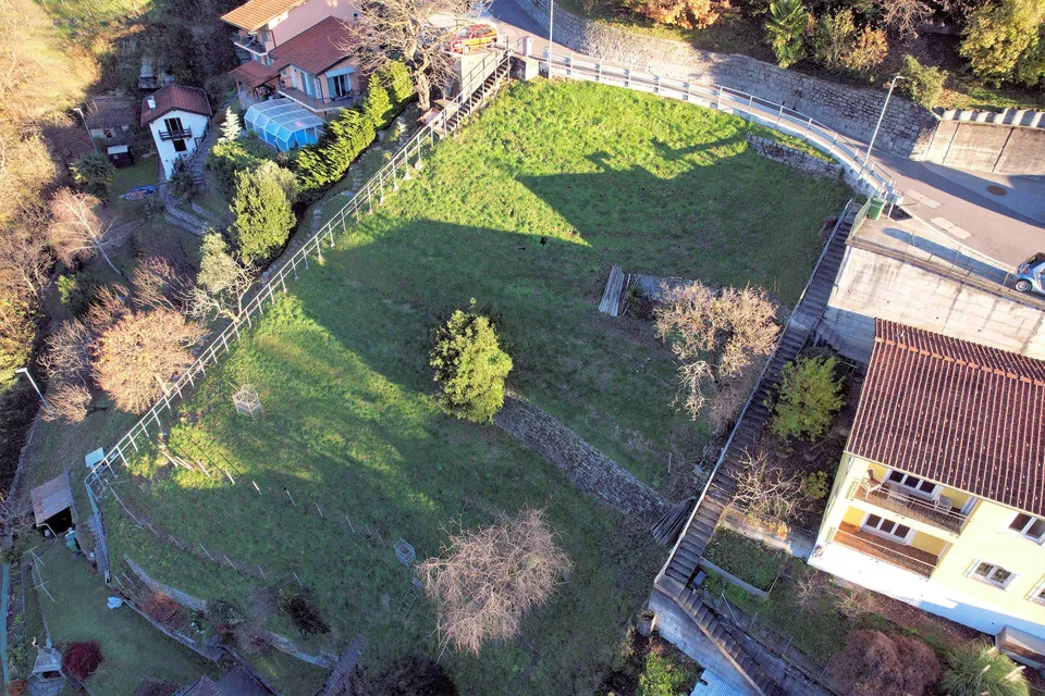 Terreno edificabile di 732 mq sulla collina di Daro