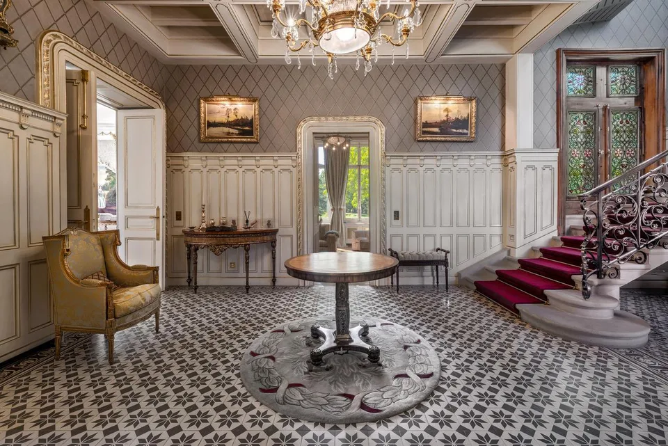Exceptionnel Château du 19ème siècle et domaine de 9,5 hectares