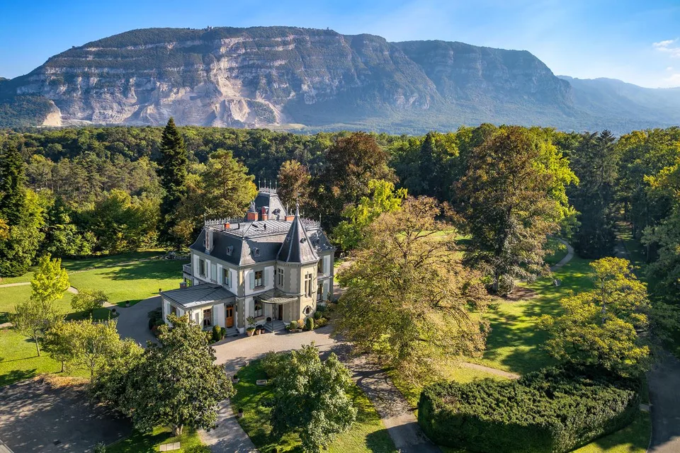 Exceptionnel Château du 19ème siècle et domaine de 9,5 hectares