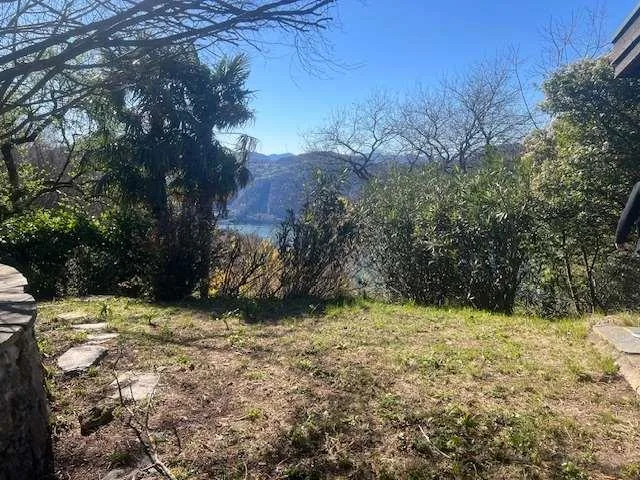 Dove il Lago incontra le Alpi. La Tua Oasi Privata di Pace