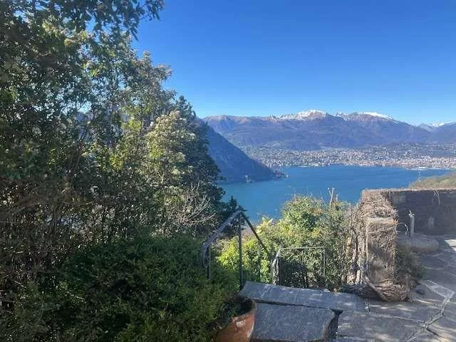 Dove il Lago incontra le Alpi. La Tua Oasi Privata di Pace