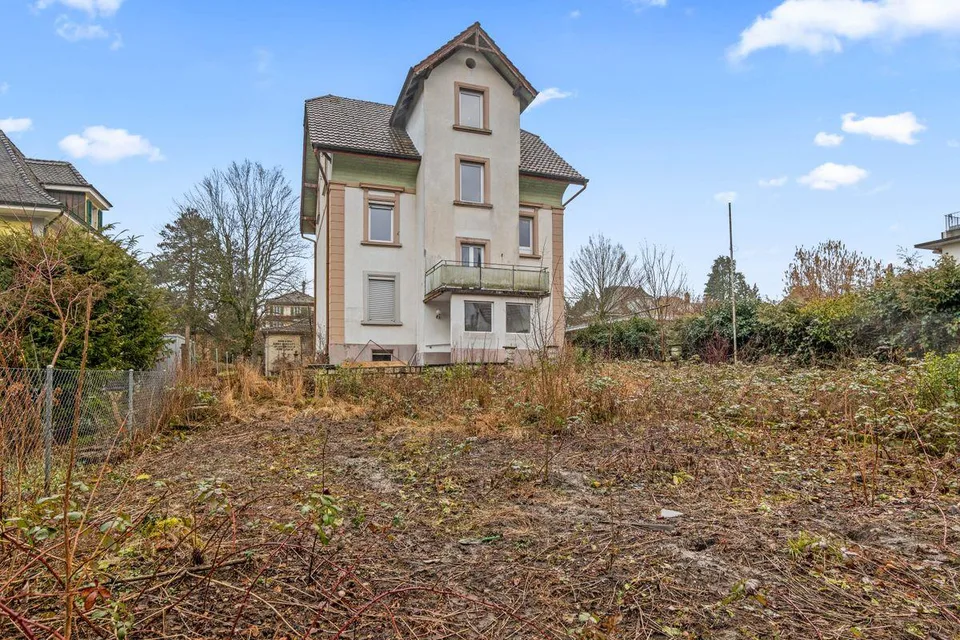 FREISTEHENDES HAUS IN RUHIGER LAGE MIT POTENZIAL