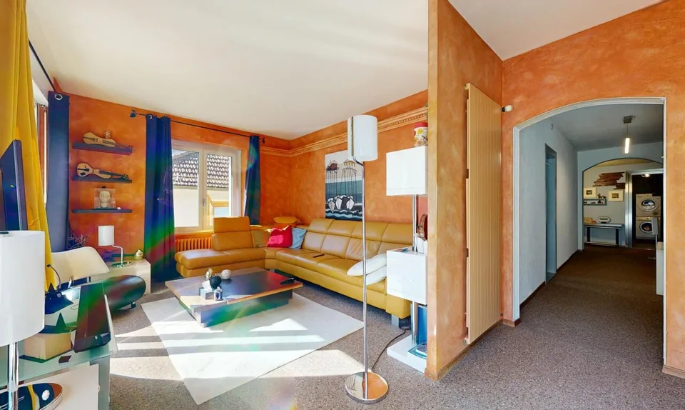 Immeuble mixte 2 Commerces + 3.5 + 8.5 en duplex