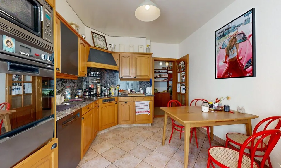 Immeuble mixte 2 Commerces + 3.5 + 8.5 en duplex