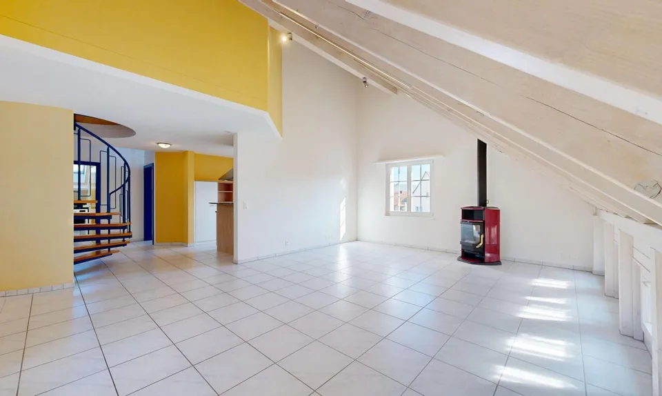 Maisonette attica elegante di 4,5 stanze con charme e comfort