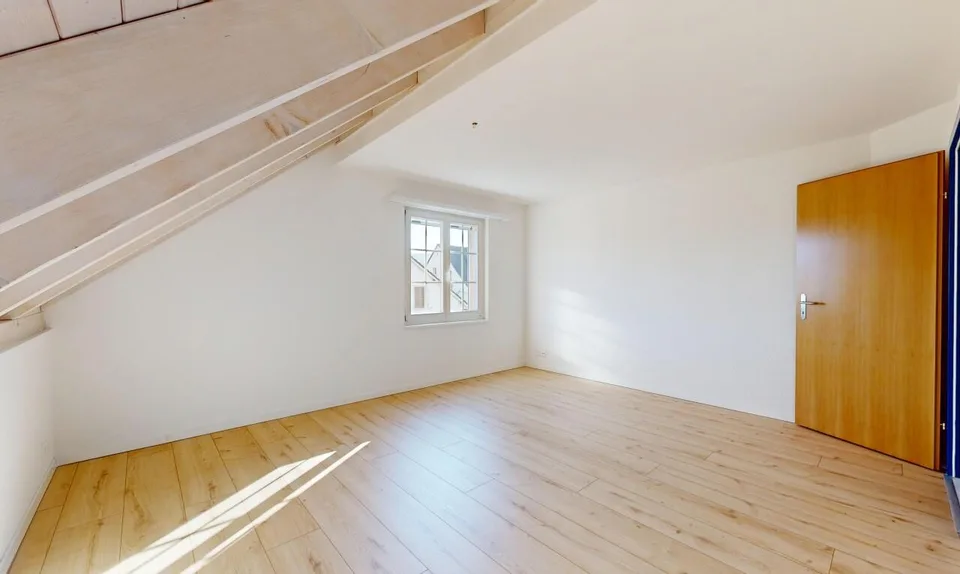 Maisonette attica elegante di 4,5 stanze con charme e comfort