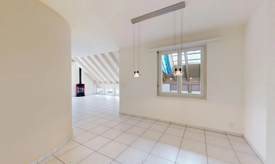 Maisonette attica elegante di 4,5 stanze con charme e comfort