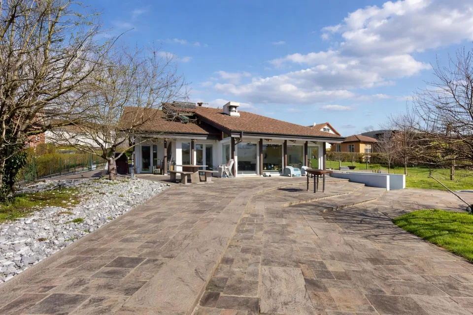 Einfamilienhaus mit Pool und exklusivem Wohnkomfort