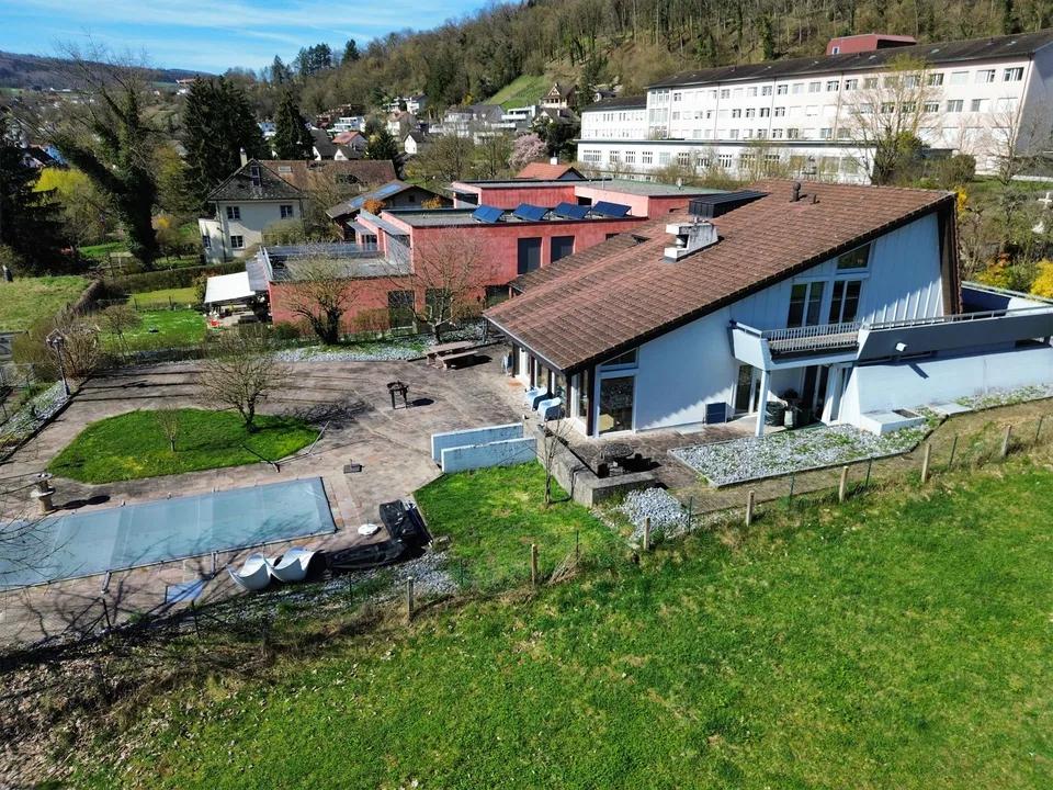 Einfamilienhaus mit Pool und exklusivem Wohnkomfort