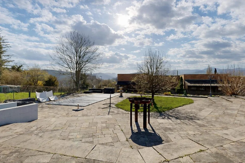 Einfamilienhaus mit Pool und exklusivem Wohnkomfort