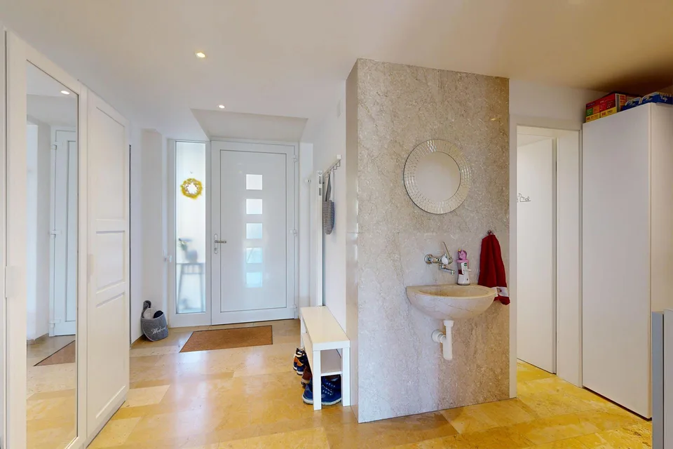 Einfamilienhaus mit Pool und exklusivem Wohnkomfort