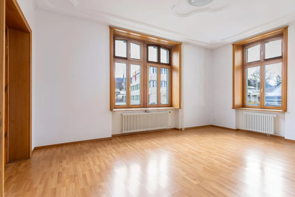***RESERVIERT***Historisches Mehrfamilienhaus mit 3 Wohnungen und Pool